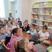 Первоклассники слушают рассказ о земляке генерале ВОВ.jpg