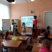 Участница кружка отвечает на вопрос.jpg