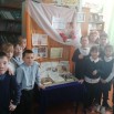 учащиеся БСОШ №97 у выставки.jpg