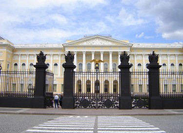 ВИД мИХАЙЛОВСКОГО ЗАМАКА (ЛЕТО).jpg