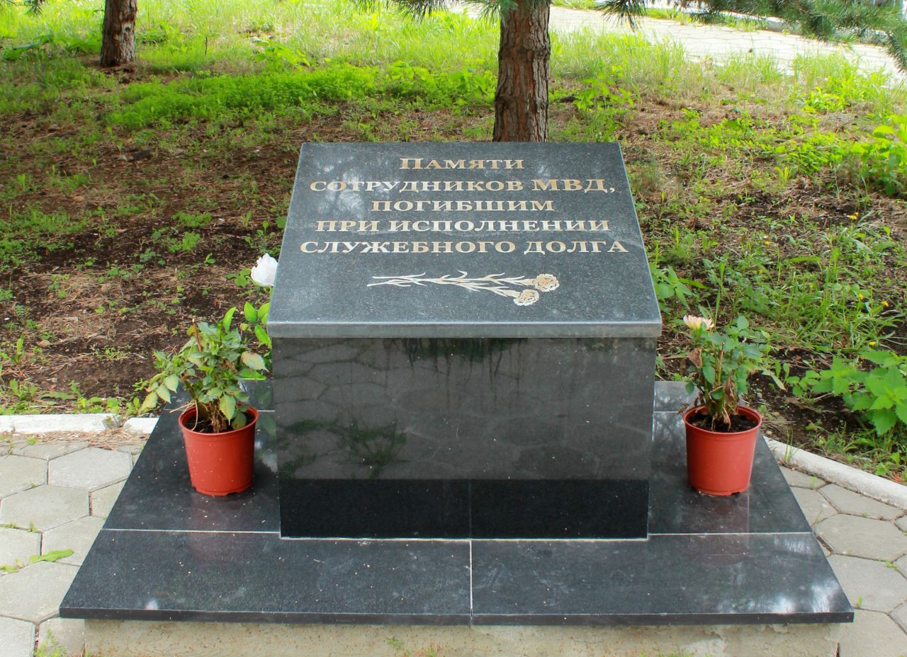25 - Уральских рабочих 34 мемоьриал памяти.jpg