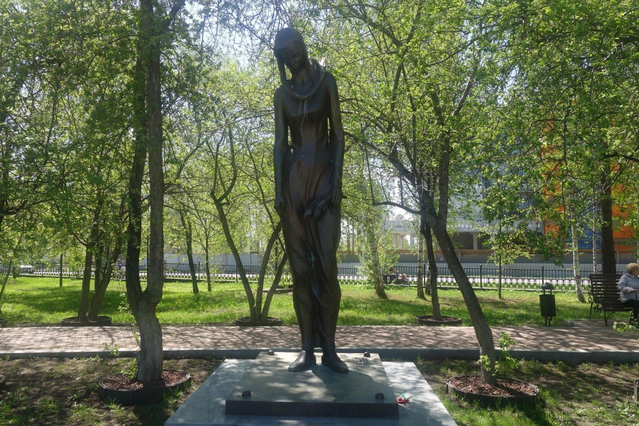 Сквер воинской славы, пересечение2.jpg