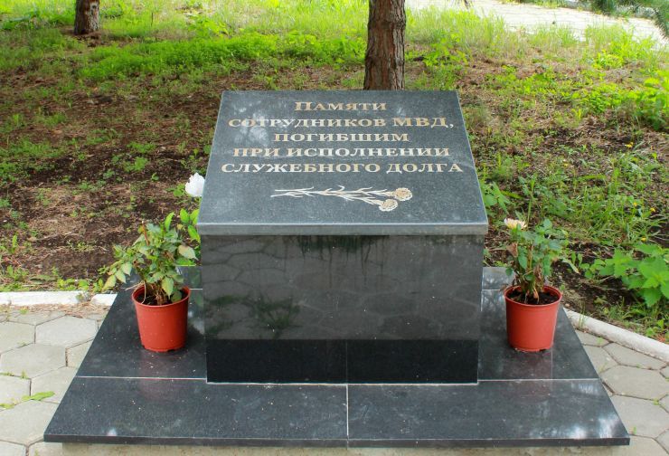 25 - Уральских рабочих 34 мемоьриал памяти.jpg