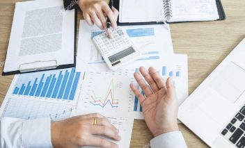depositphotos_242199202-stock-photo-group-business-people-consult-idea.jpg