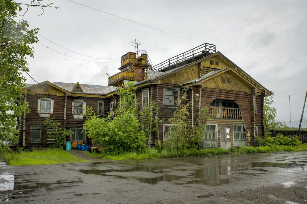 П сеймчан. Поселок Сеймчан Колыма. Сеймчан (посёлок городского типа). Аэропорт Сеймчан Магадан. Третья фабрика Сеймчан.